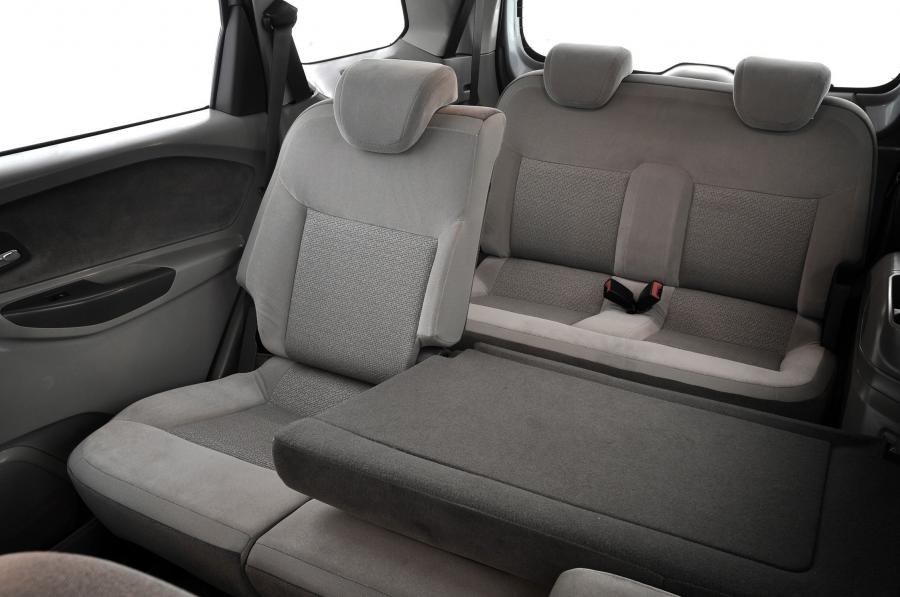 Интерьер Chevrolet Spin 2012 года  (фото 2 из 21)